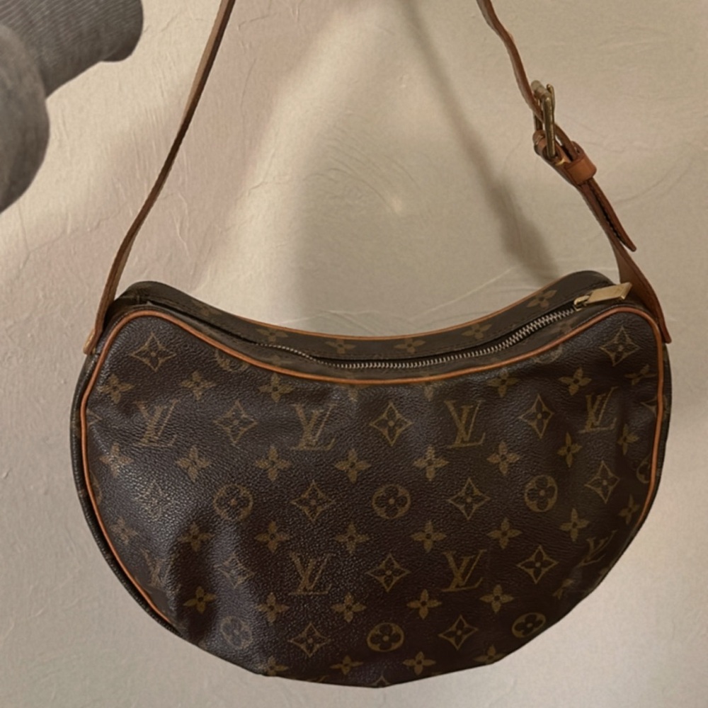 Louis Vuitton Croissant MM